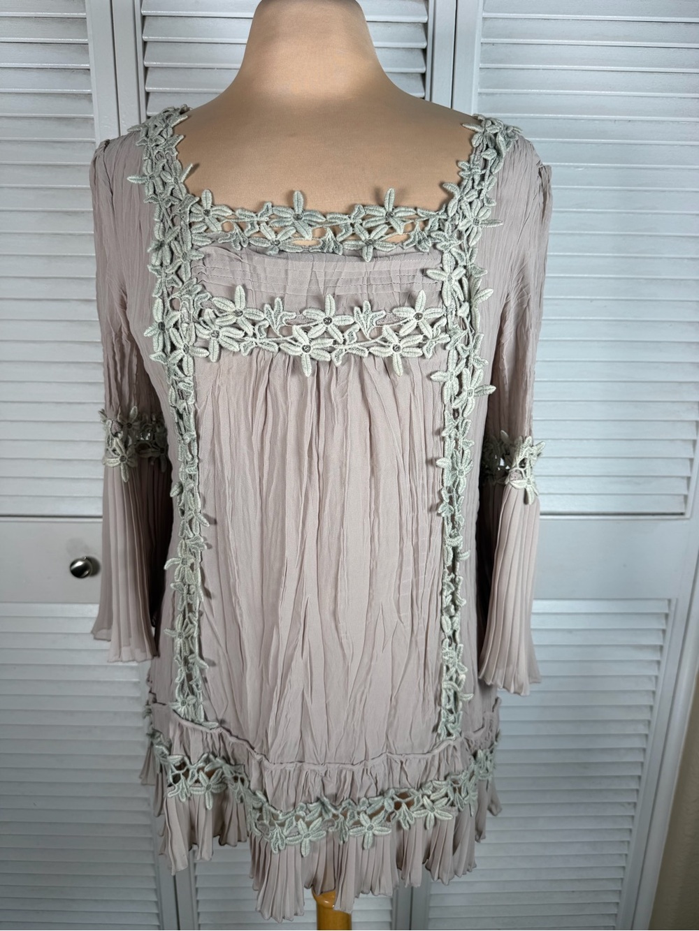 Alberto Makali Boho‎ Crochet Bell Sleeve Crinkle Tunic Top